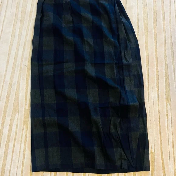 Like new gorgeous Gap size 14 green and black long Plaid Skirt - Picture 2 of 5